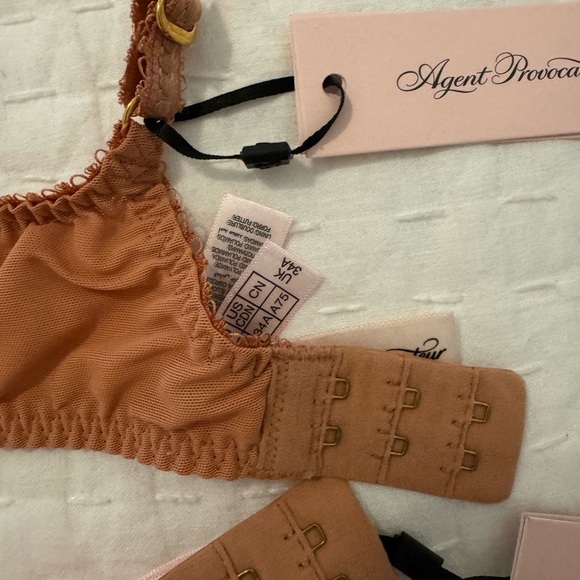 Agent Provocateur Aliza Bra, Suspender & Thong - Picture 10 of 12